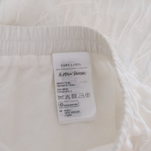 🤍 White Feather Shorts - Perfect for Pool Party or the Bride-to-Be! 🤍 - Picture 6 of 6